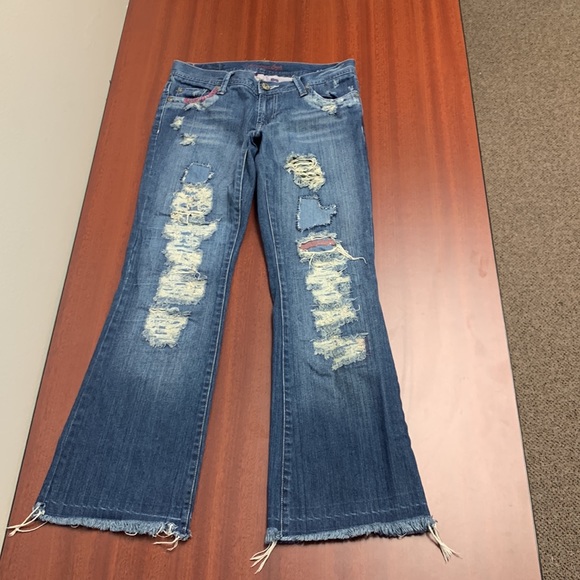 American Eagle Outfitters - Picture 4 of 8